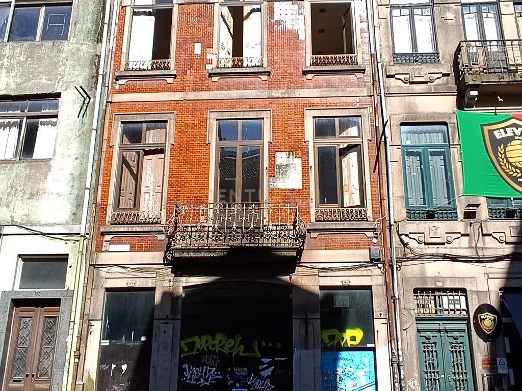 Prédio em zona premium na Baixa do Porto - Image 2