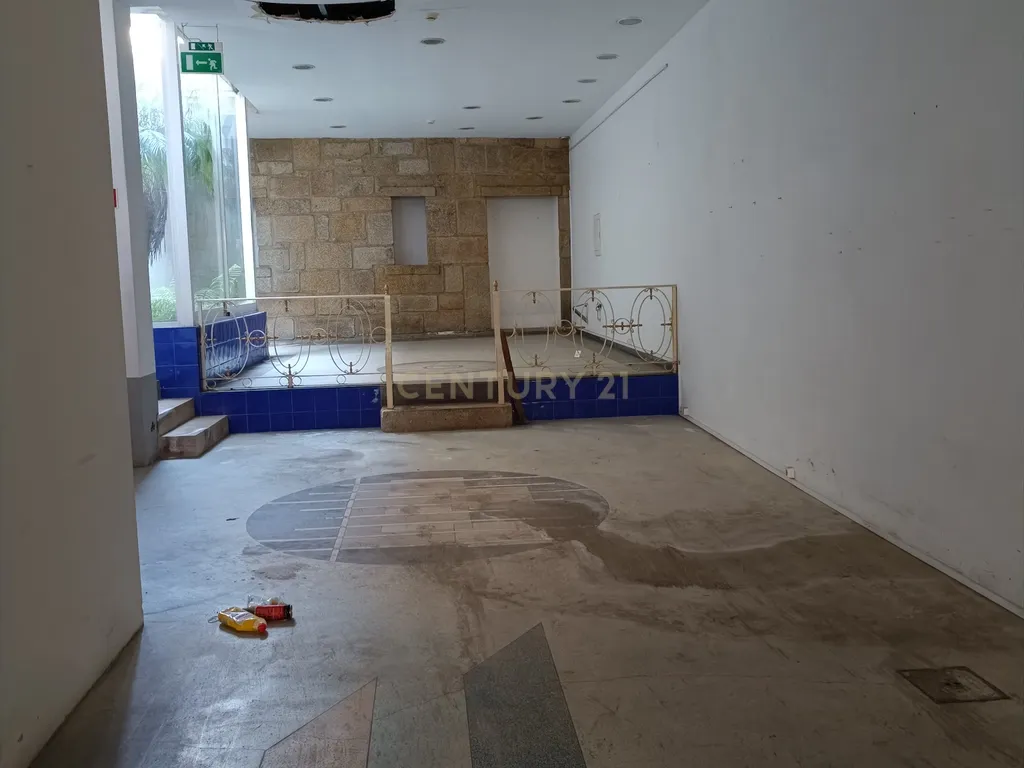 Prédio em zona premium na Baixa do Porto - Image 3