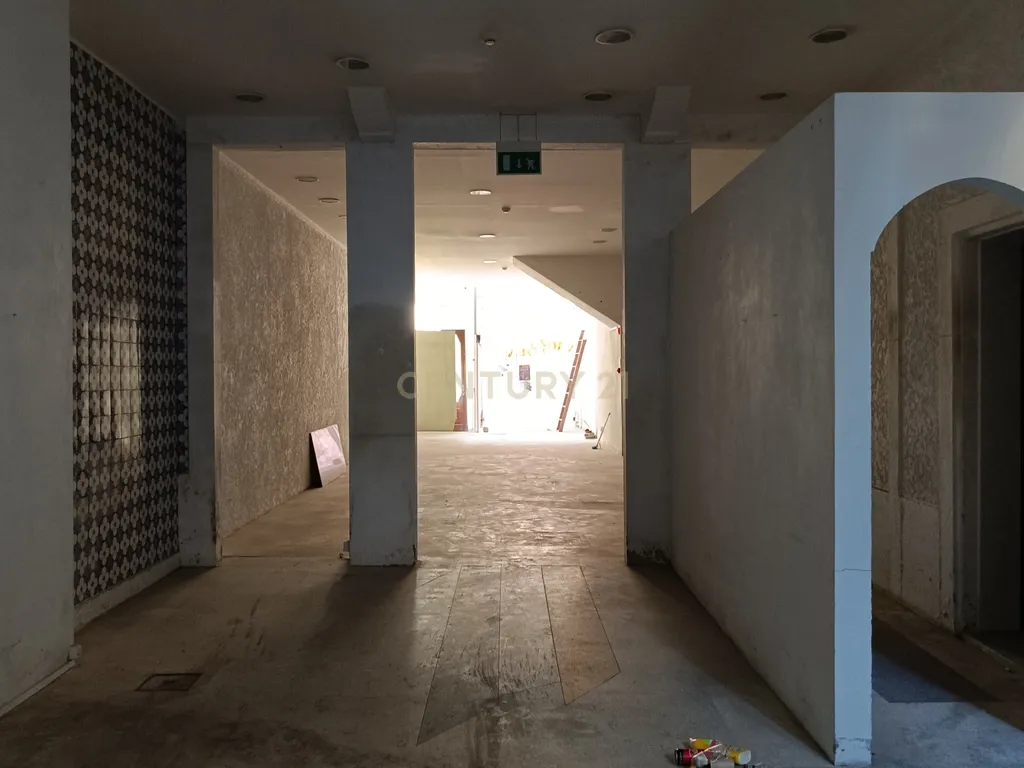 Prédio em zona premium na Baixa do Porto - Image 17