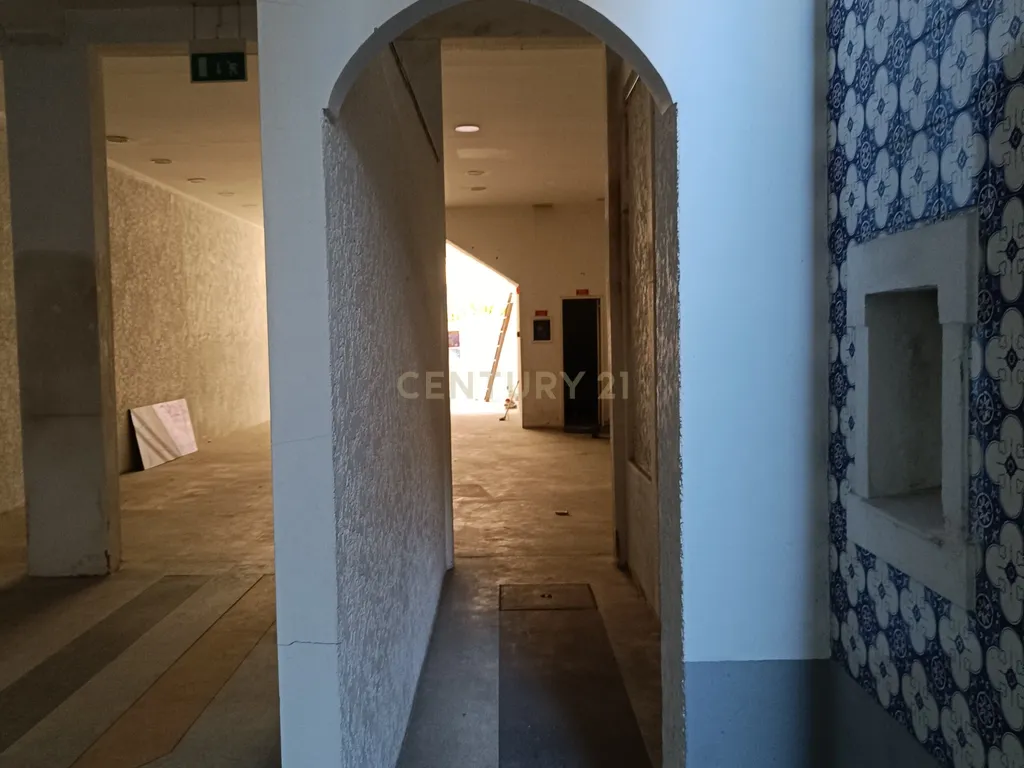 Prédio em zona premium na Baixa do Porto - Image 34