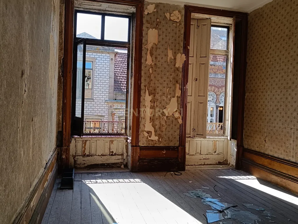 Prédio em zona premium na Baixa do Porto - Image 29