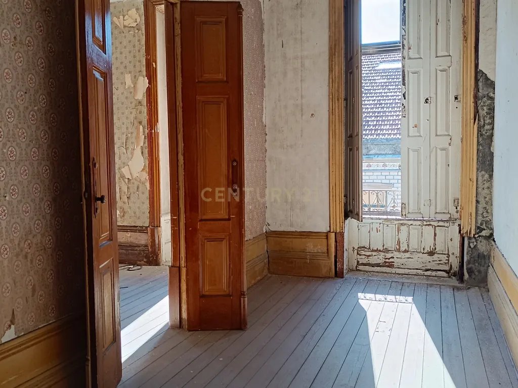 Prédio em zona premium na Baixa do Porto - Image 21