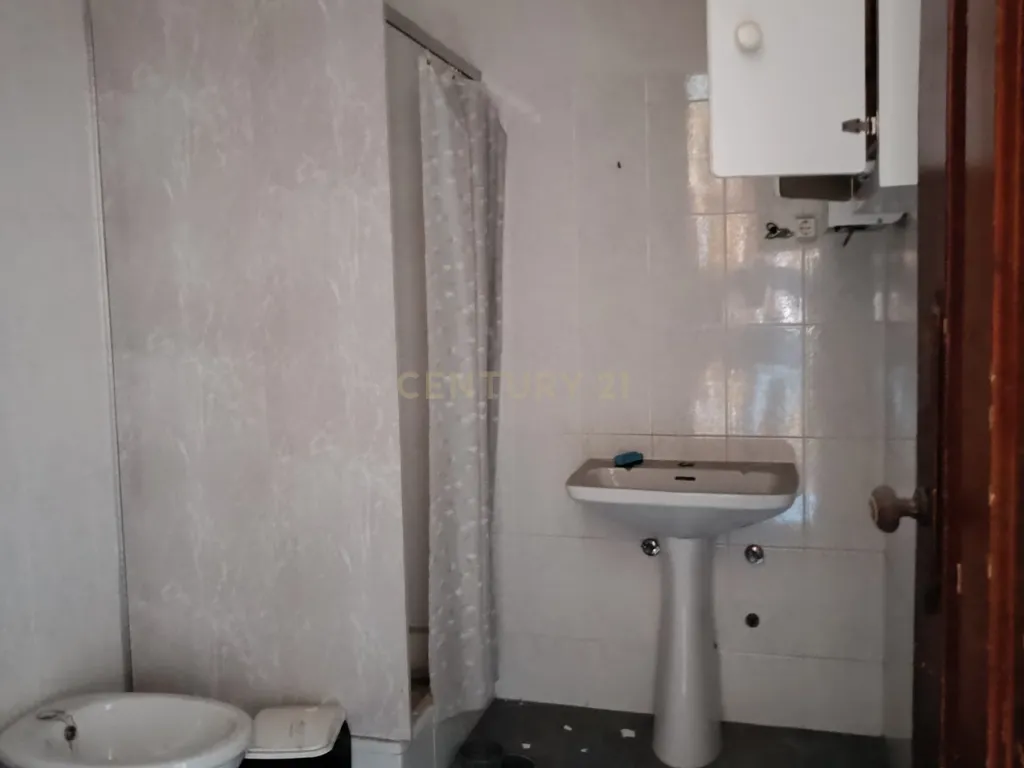Prédio em zona premium na Baixa do Porto - Image 22