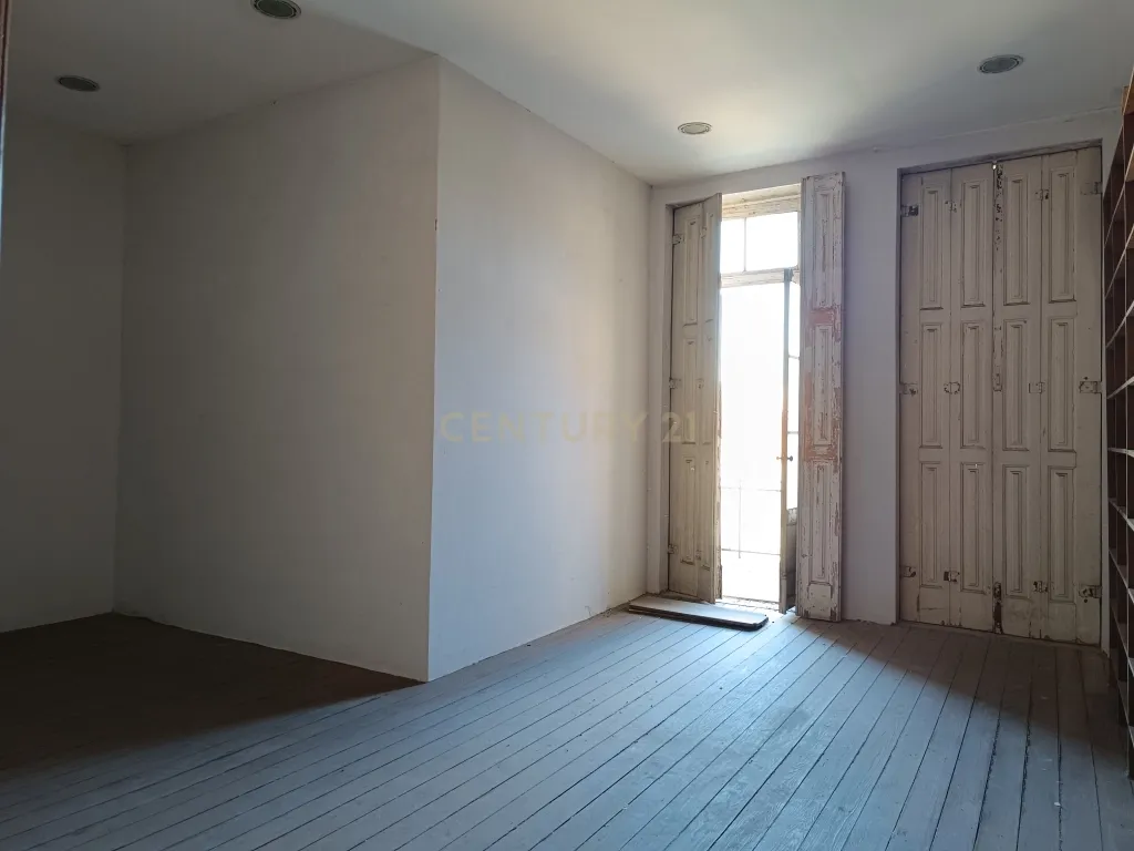 Prédio em zona premium na Baixa do Porto - Image 23