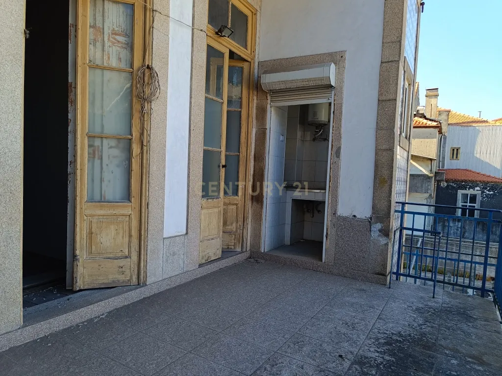Prédio em zona premium na Baixa do Porto - Image 25