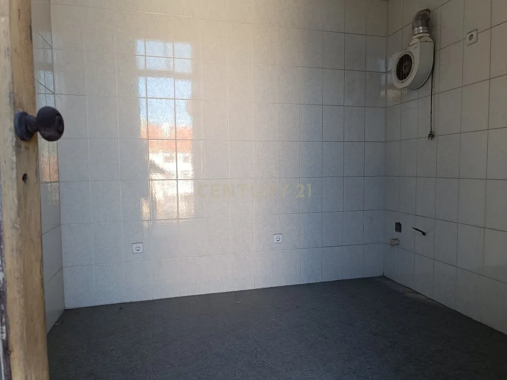 Prédio em zona premium na Baixa do Porto - Image 35
