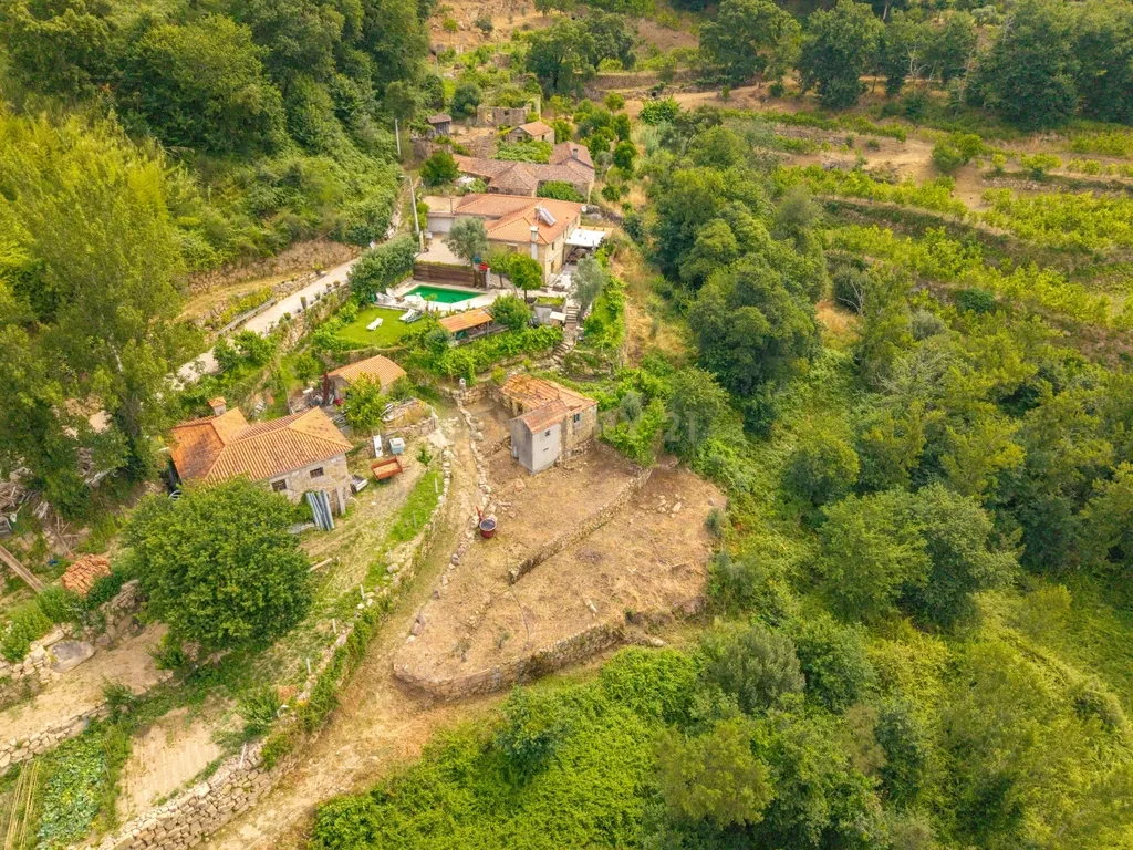 Oportunidade Única: Moradia para reconstrução em Penha Longa, Marco de Canaveses - Image 5