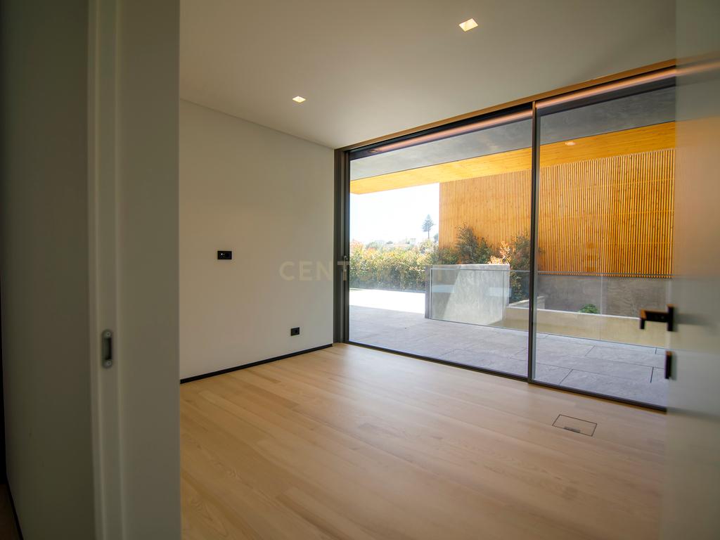 Moradia Nova com 4 quartos dentro de um condomínio fechado em Cascais, a apenas 5 minutos das praias de Cascais! - Image 58