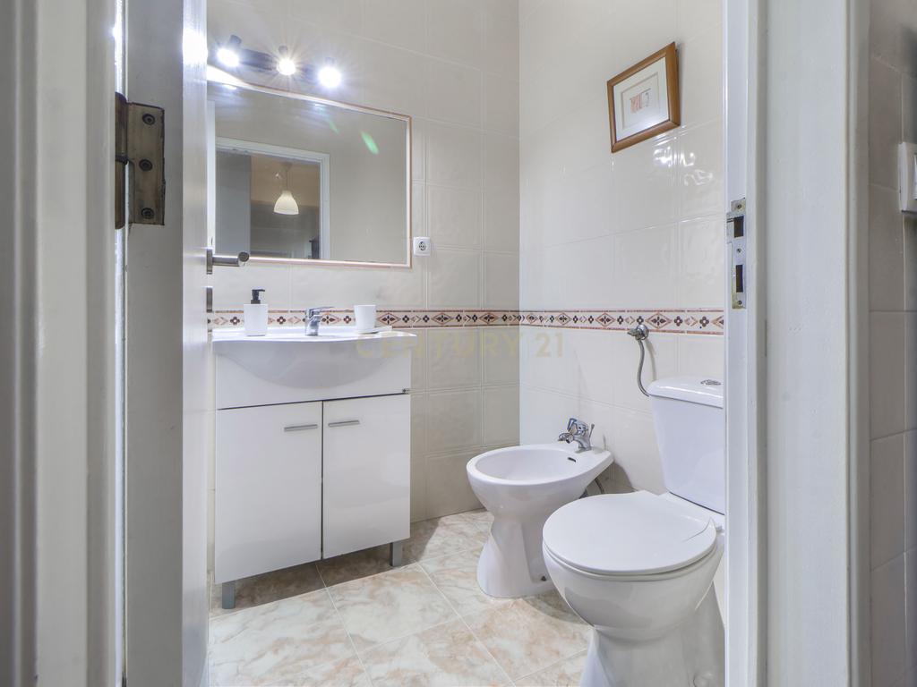 Apartamento T2 em zona central inserido em prédio com 2 elevadores | Praceta da Meia Laranja, Setúbal - Image 18