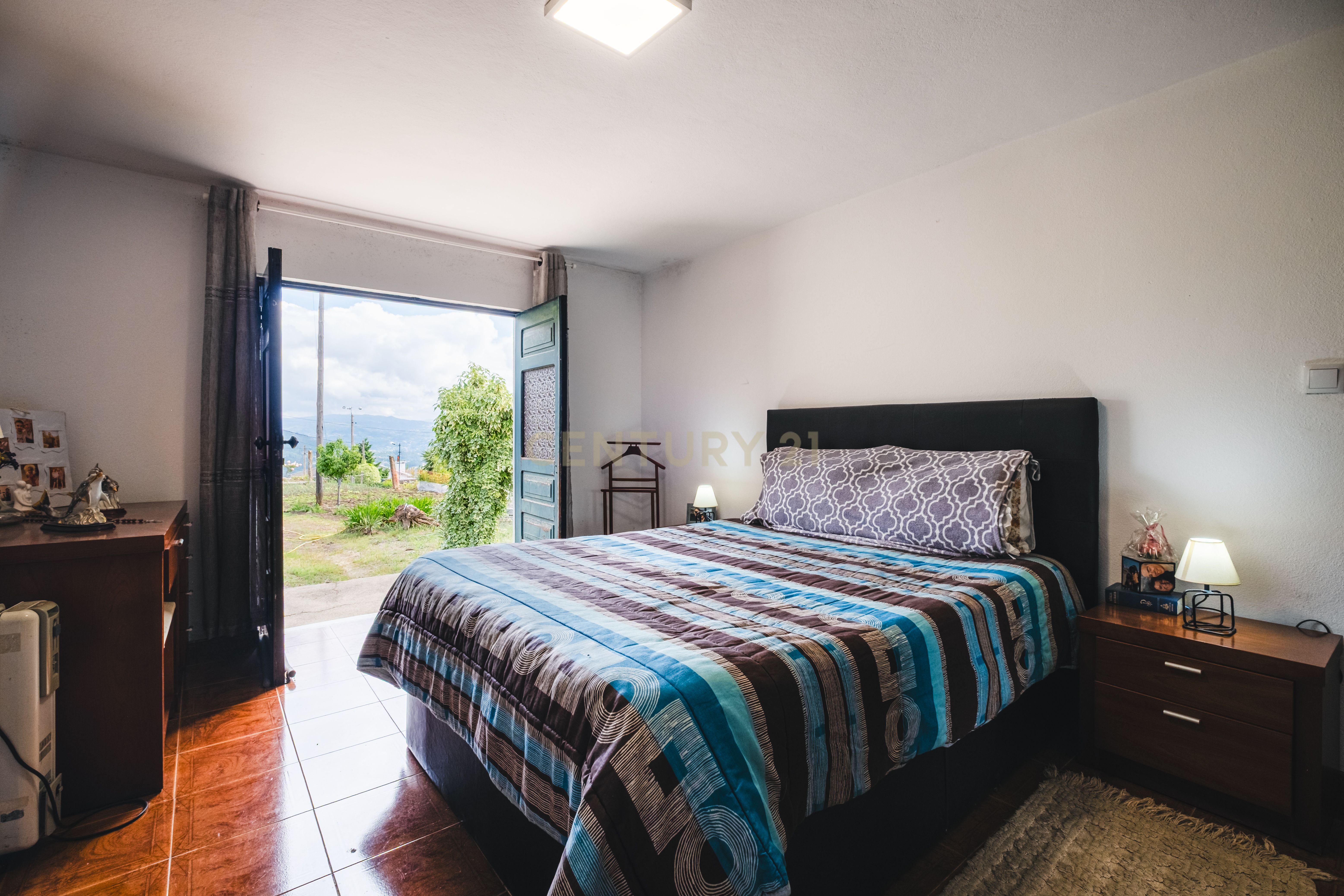 Fotografia 10 de Moradia T2 em Cinfães | Terreno 1.114 m² | Lagar em Pedra | Garagem Fechada