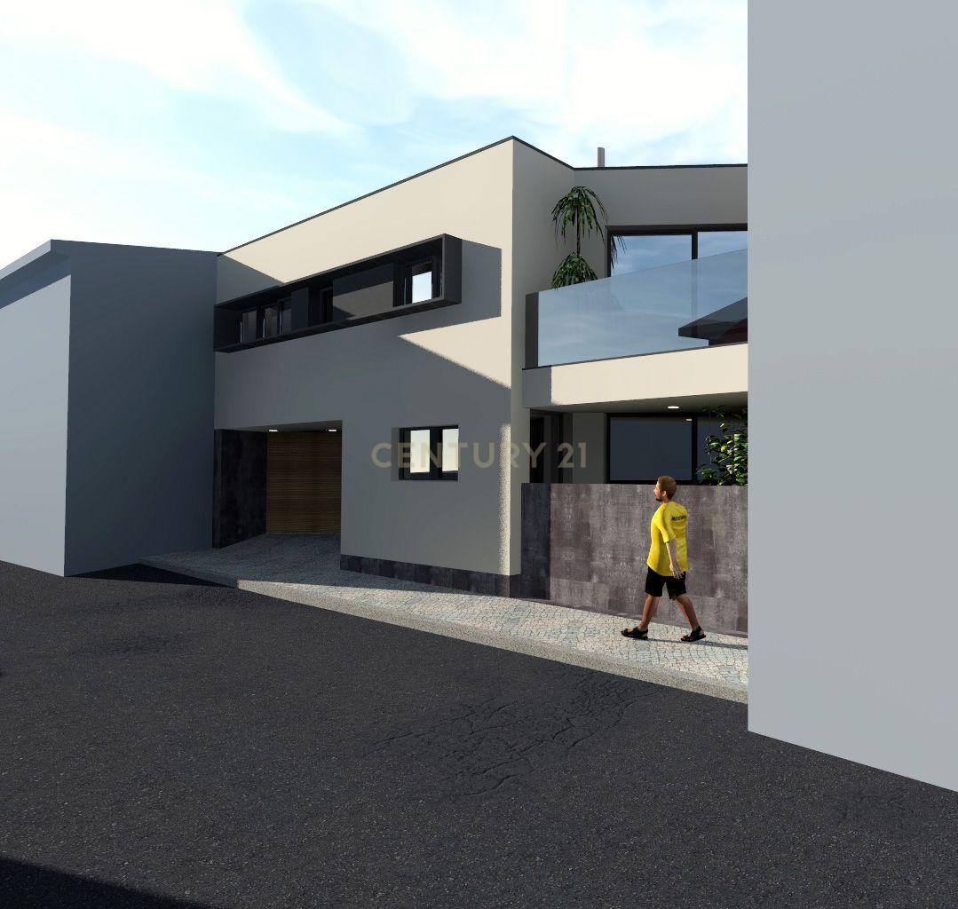 Terreno Urbano com Projetos Aprovados | Metro a 5 Minutos | Potencial de Construção em Altura - Image 4
