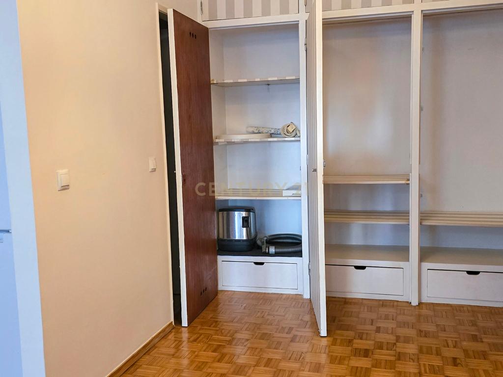 Apartamento T1 com excelente localização no Alto de Algés - Image 11