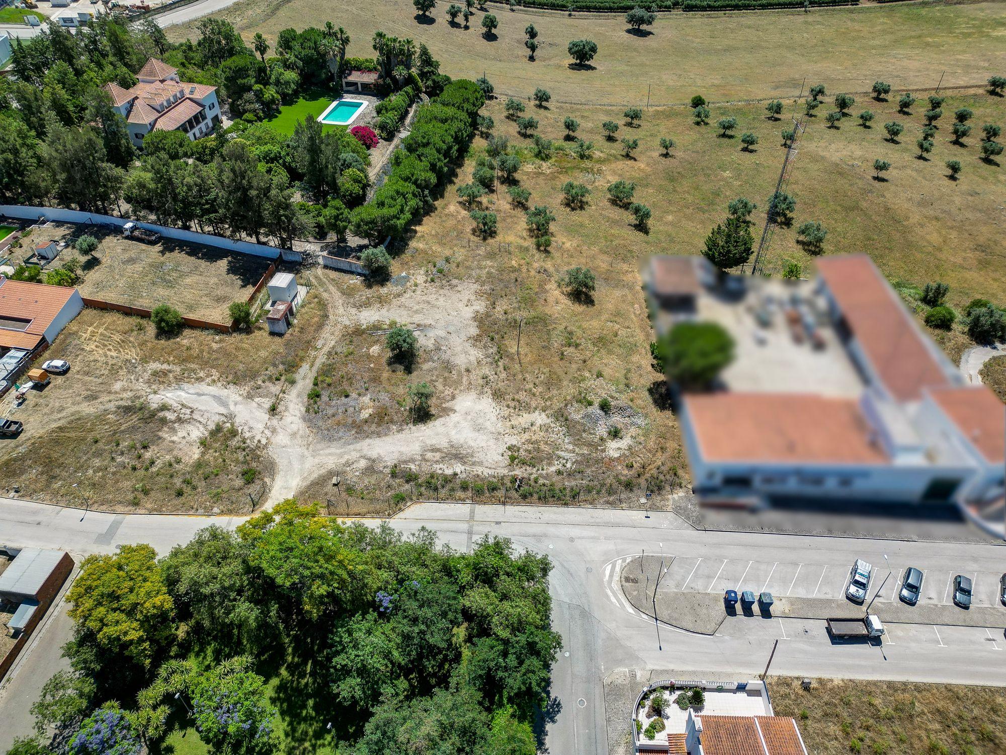 Fotografia 8 de Terreno Urbano com 2.500 m², capacidade construção de 1.500m2, habitacional