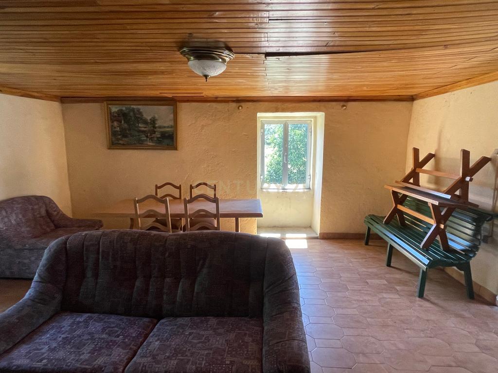 Uma quinta com uma casa que necessita de restauro, situada num terreno de 4000m², cortado por um riacho. - Image 30