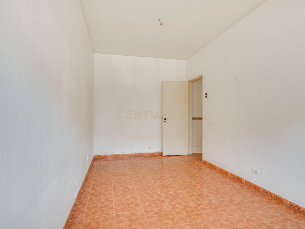 T2 Luminoso na Vila da Apelação – Espaço, Conforto e Potencial - Image 10