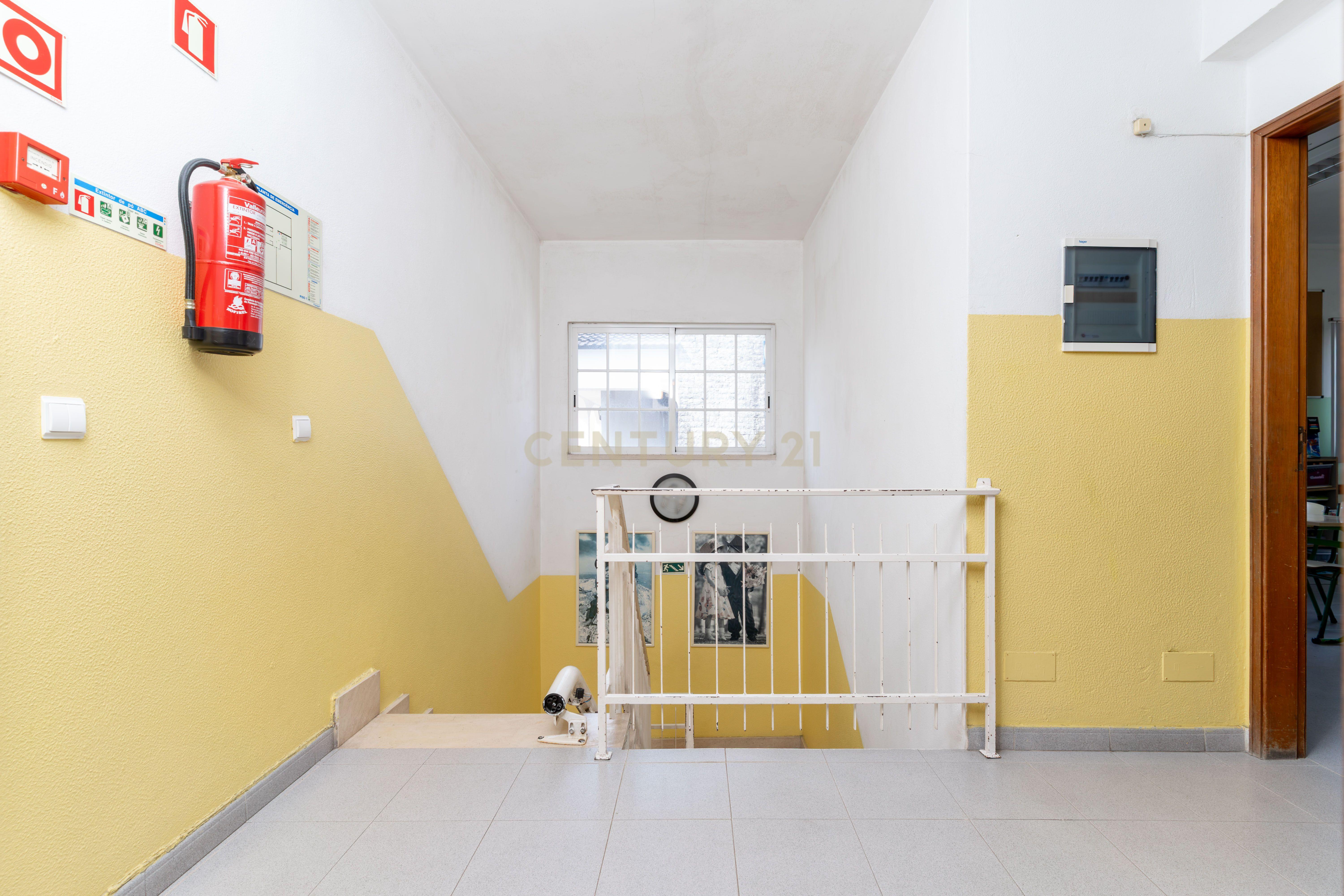 Fotografia 11 de Excelente Oportunidade de Investimento na Arrentela - Espaço Comercial com Potencial
