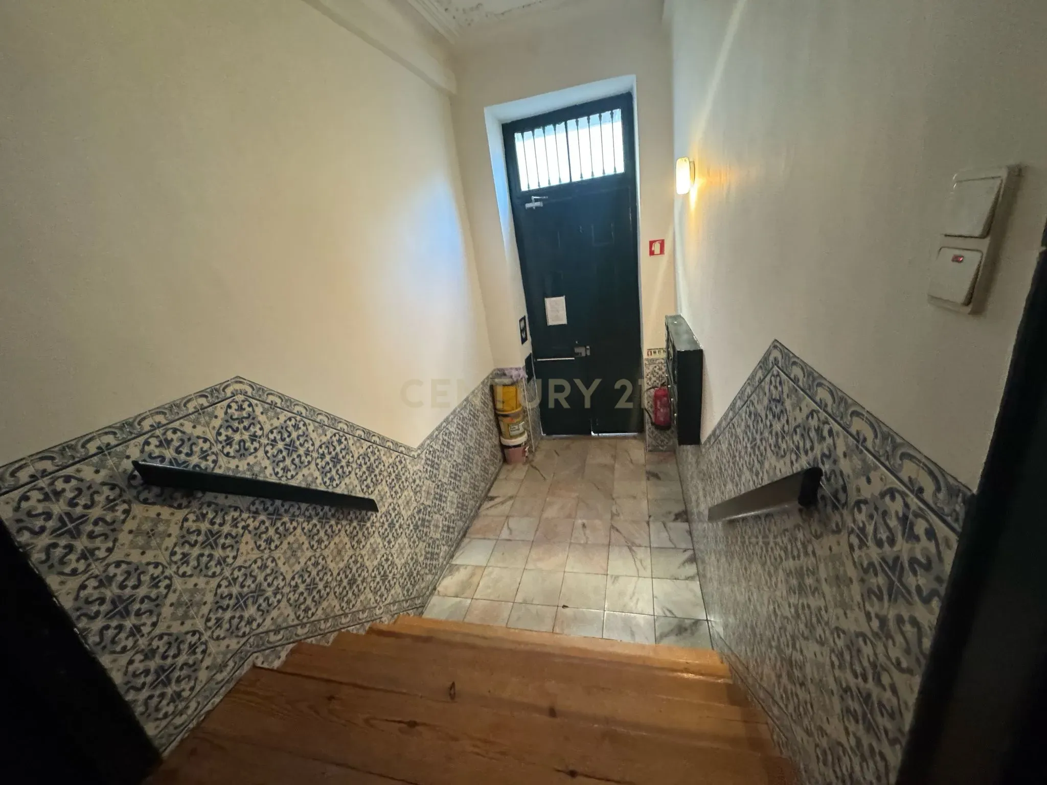 Apartamento T2 com terraço em Alcântara - Image 2