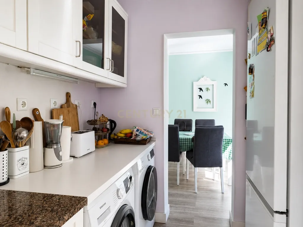 Apartamento T3 Renovado com 2 Casas de Banho | Olivais, Lisboa - Image 5