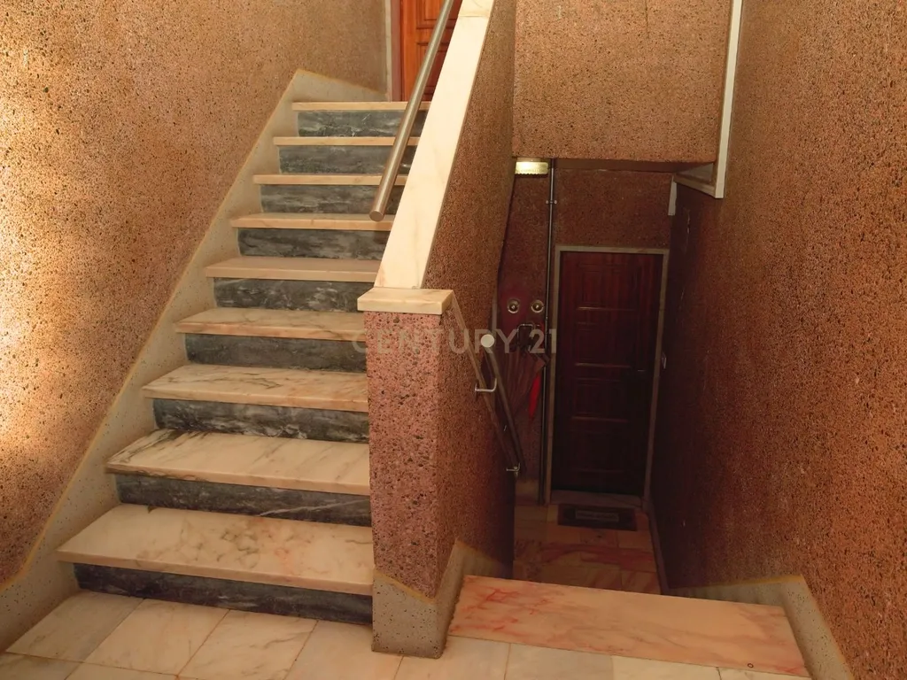 Apartamento T3 na Ramada com 92 m² e vista incrível para Lisboa - Image 12