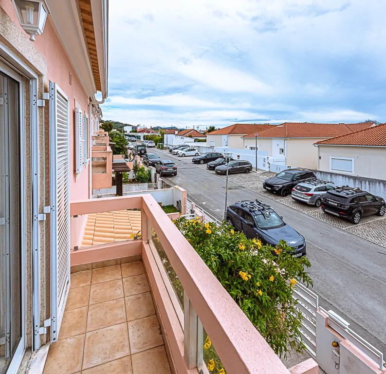 Moradia T3+1 com Garagem em Cabanas - Image 19