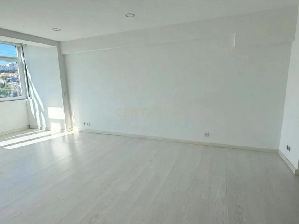 Apartamento T3 Remodelado | Odivelas | Negociável - Image 14