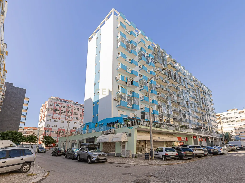 APARTAMENTO REMODELADO NO CENTRO DA COSTA DE CAPARICA - Image 21