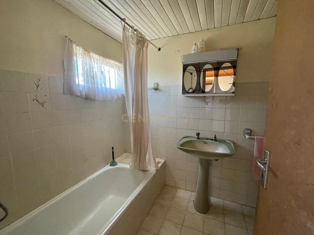 Uma quinta com uma casa que necessita de restauro, situada num terreno de 4000m², cortado por um riacho. - Image 34