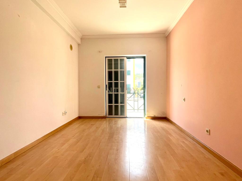 Apartamento T2, com Duas Varandas e Arrecadação, em Aires, Palmela - Image 11