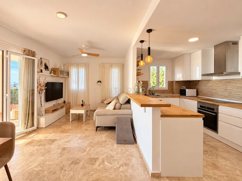 Apartamento totalmente renovado com terraço de 20 m² e piscina em Bonalba - Image 12