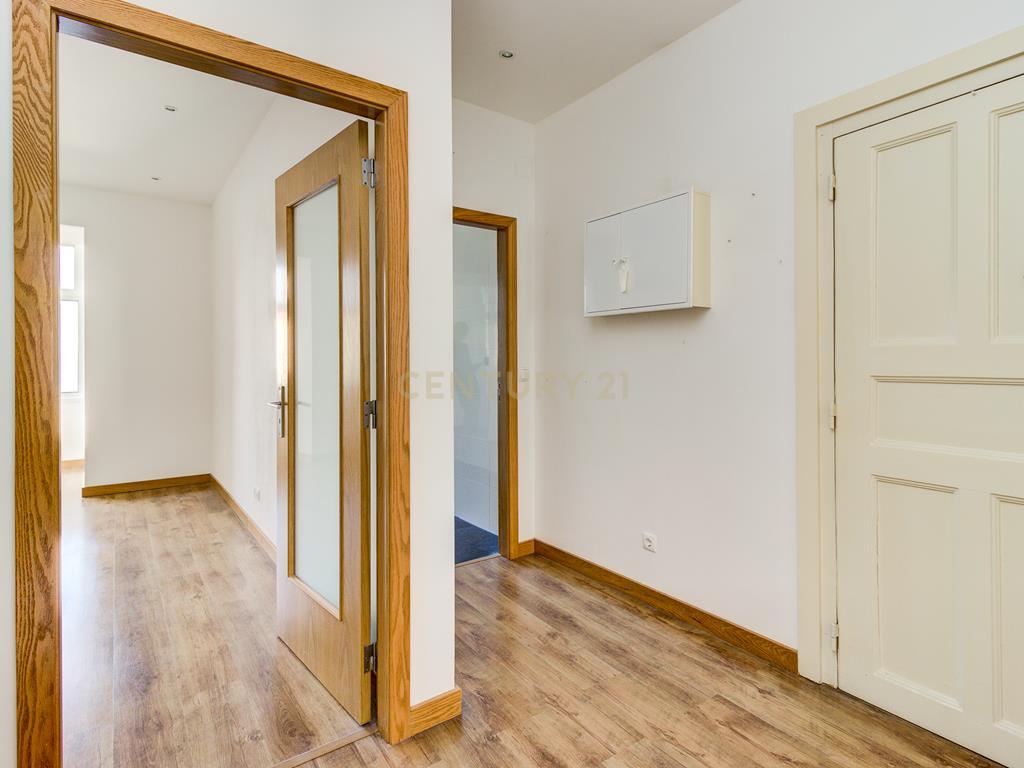  Apartamento T2 à venda na Rua Barão de Sabrosa – Penha de França, Lisboa - Image 11