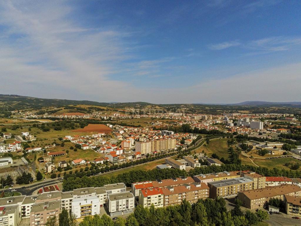 Terreno no Loteamento Mira Bragança, para uma Moradia Geminada - Image 3