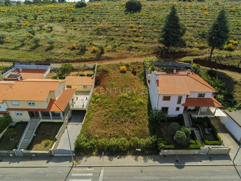 Terreno no Loteamento Mira Bragança, para uma Moradia Geminada - Image 1