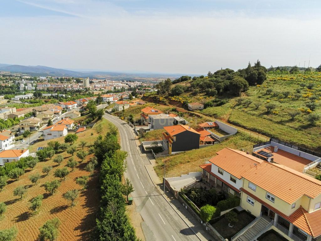 Terreno no Loteamento Mira Bragança, para uma Moradia Geminada - Image 10
