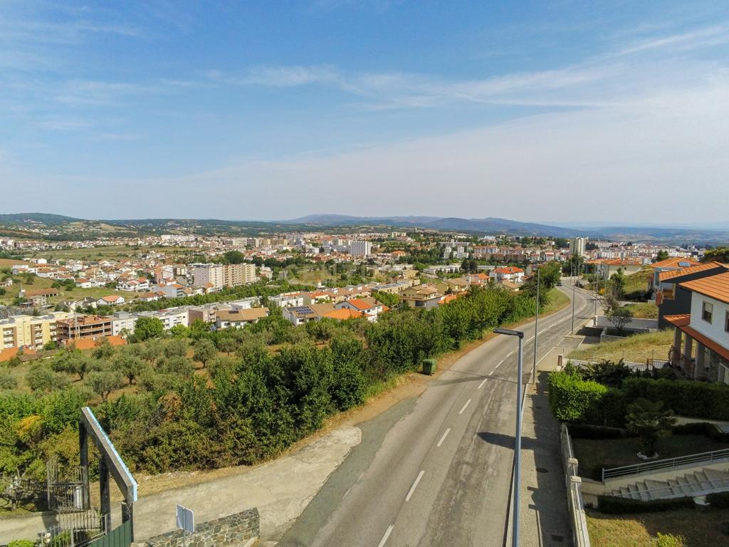 Terreno no Loteamento Mira Bragança, para uma Moradia Geminada - Image 4