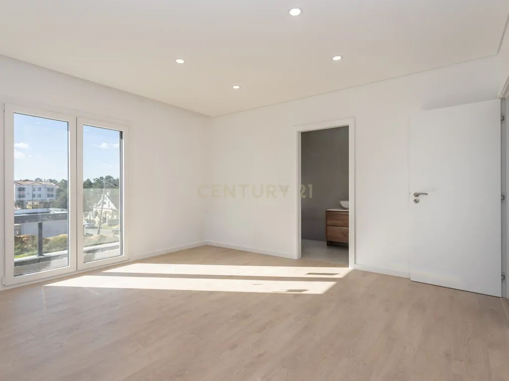 Carisma e boas áreas na sua Moradia Nova T4 Suites!!! no Pinhal do General - Image 71