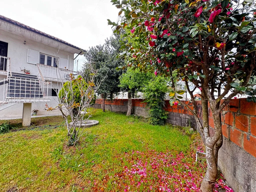 Moradia T3 Renovada em Fragoso - Image 23