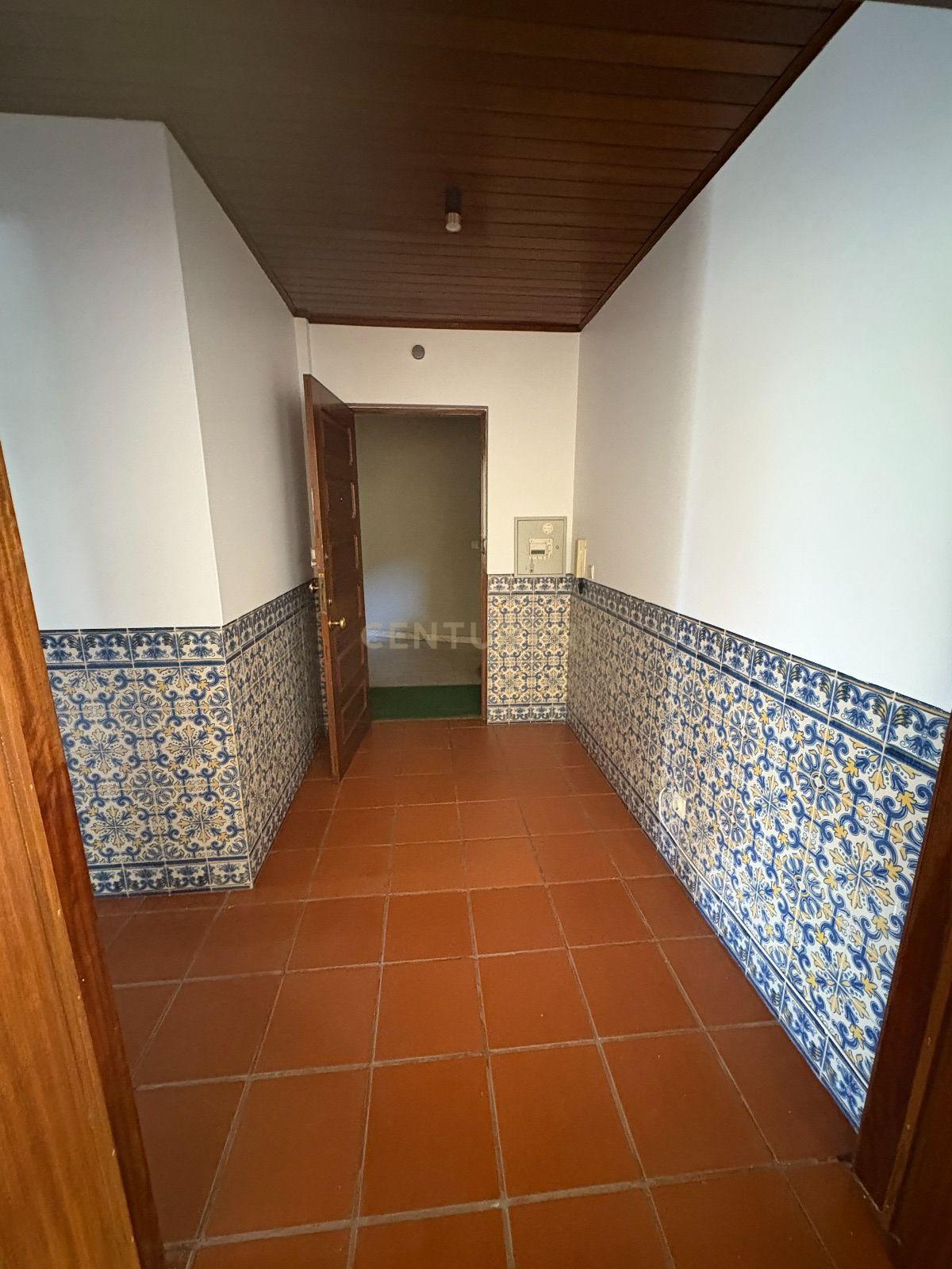 Apartamento T2 no centro de Bragança - Image 13