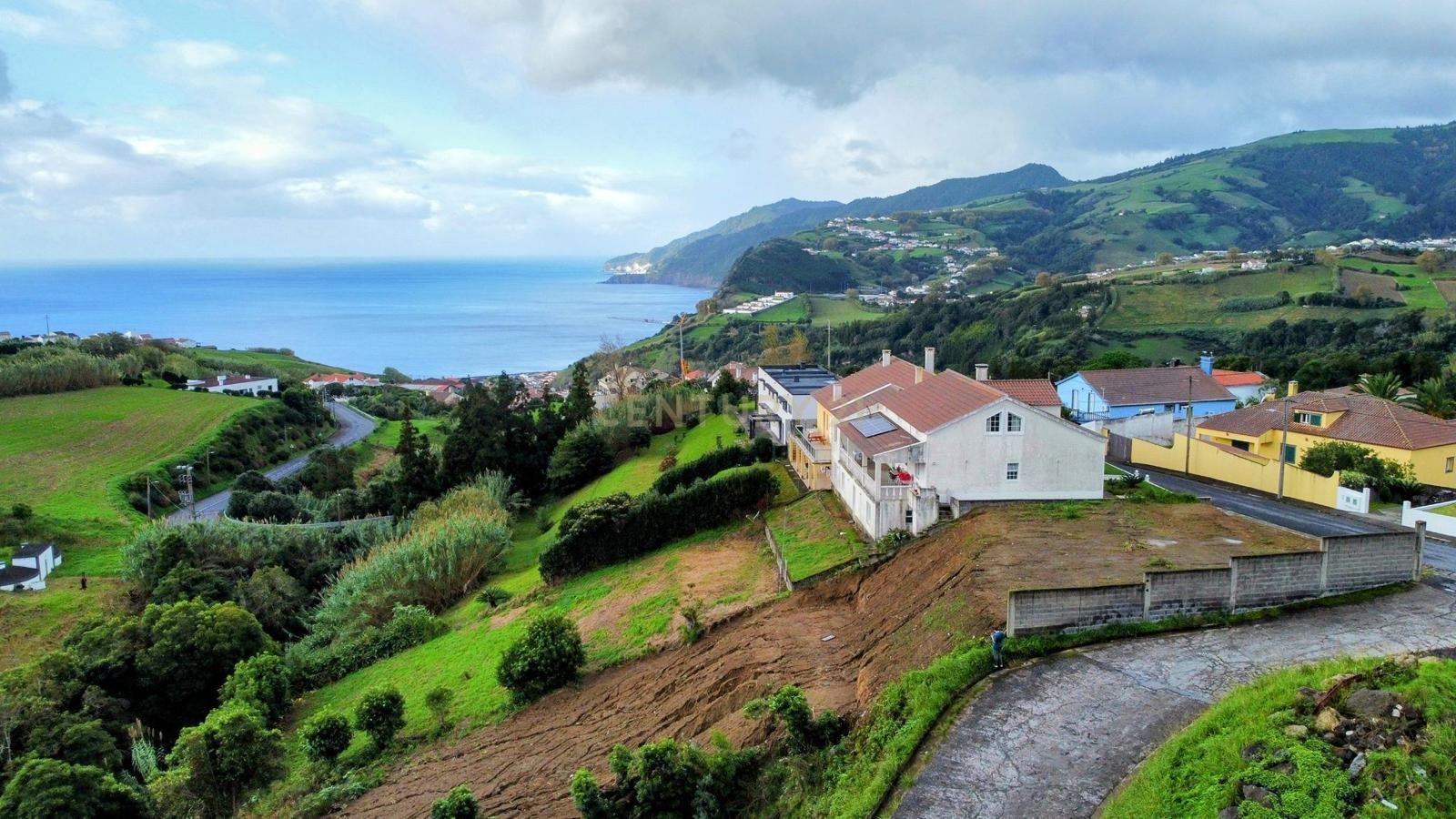 Fotografia 9 de TERRENO ÚNICO COM VISTA MAR E PROJETO APROVADO | LOMBA DO ALCAIDE – POVOAÇÃO