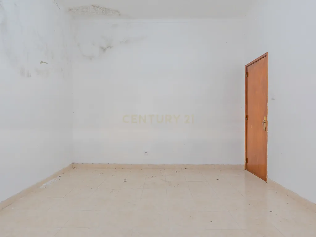 Moradia Isolada com Terreno de 1041 m² – Um Mundo de Possibilidades! - Image 8