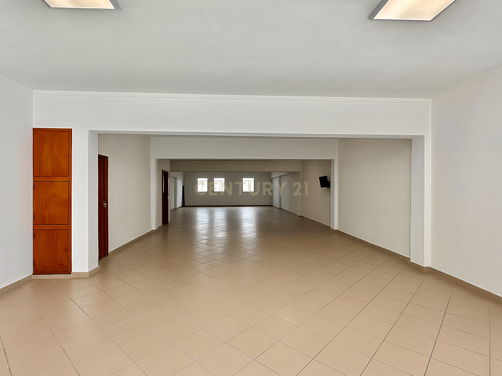Loja com 250m2 no coração da cidade de Santo Tirso  - Image 32