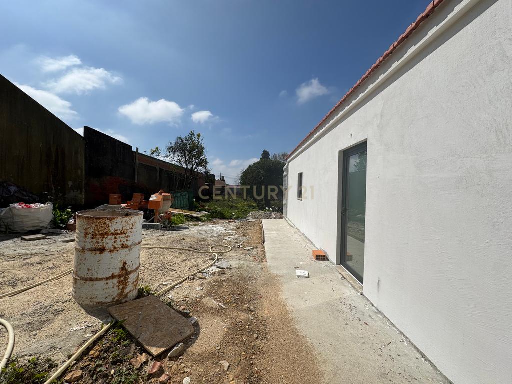 Moradia térrea com 2 quartos e jardim em fase final de renovação em Estarreja, Aveiro - Image 4