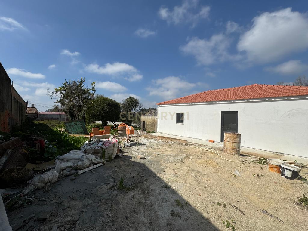 Moradia térrea com 2 quartos e jardim em fase final de renovação em Estarreja, Aveiro - Image 3