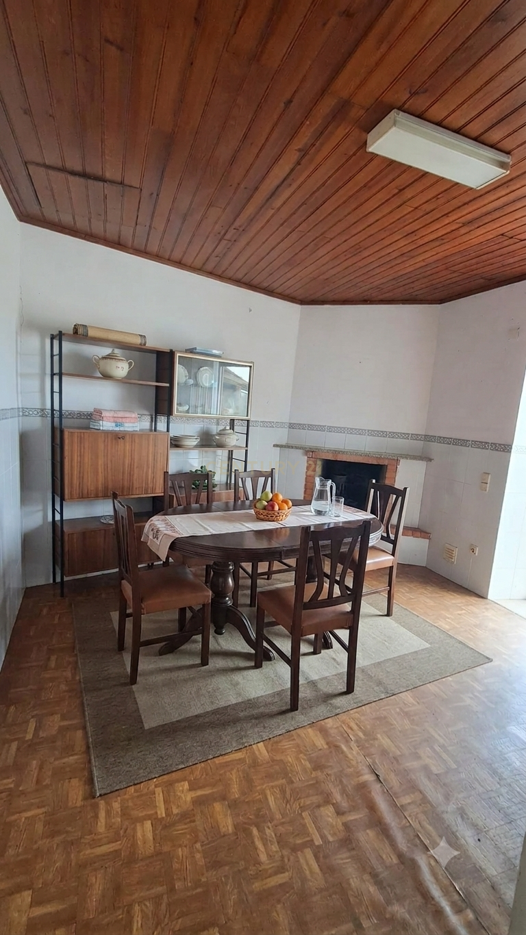Fotografia 7 de Moradia T2 com 1.950 m² de Terreno | Para Remodelar | Castanheira - Alcobaça