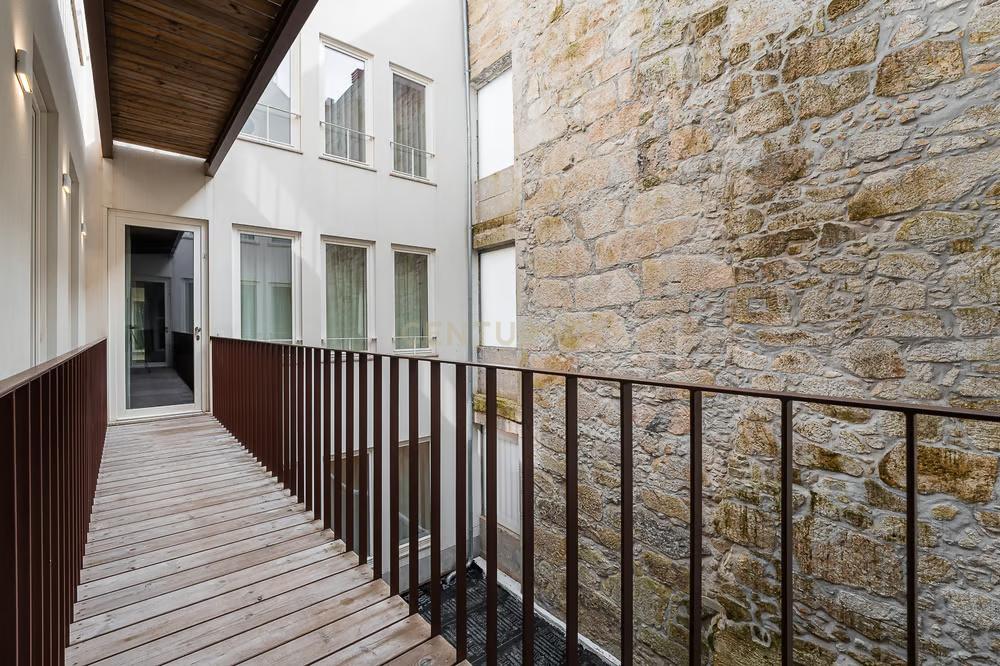  T2 com Licença AL Ativa e Vista Jardim no Centro do Porto - Image 28