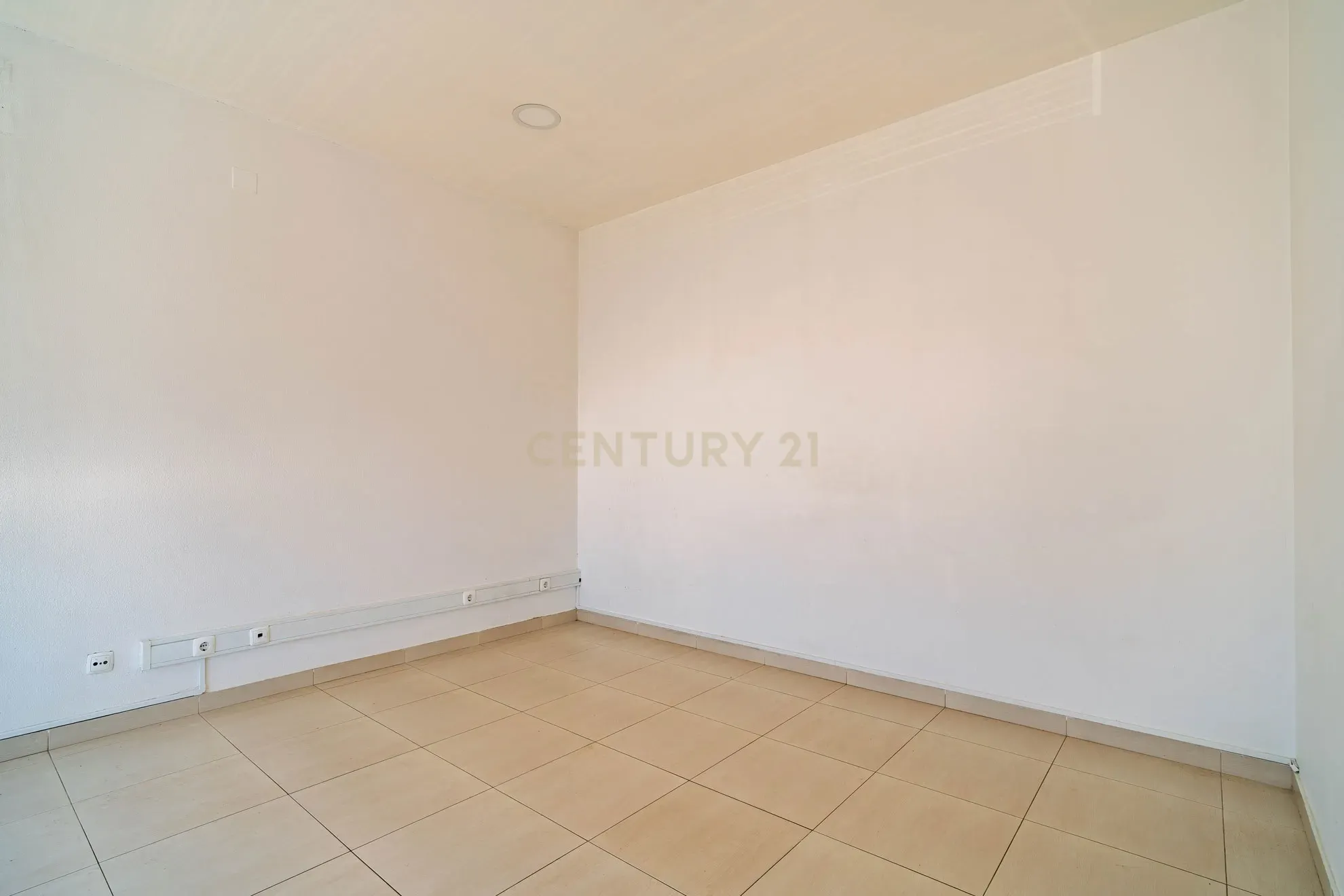 Fotografia 8 de Espaço Comercial/Serviços - Casal da Areia