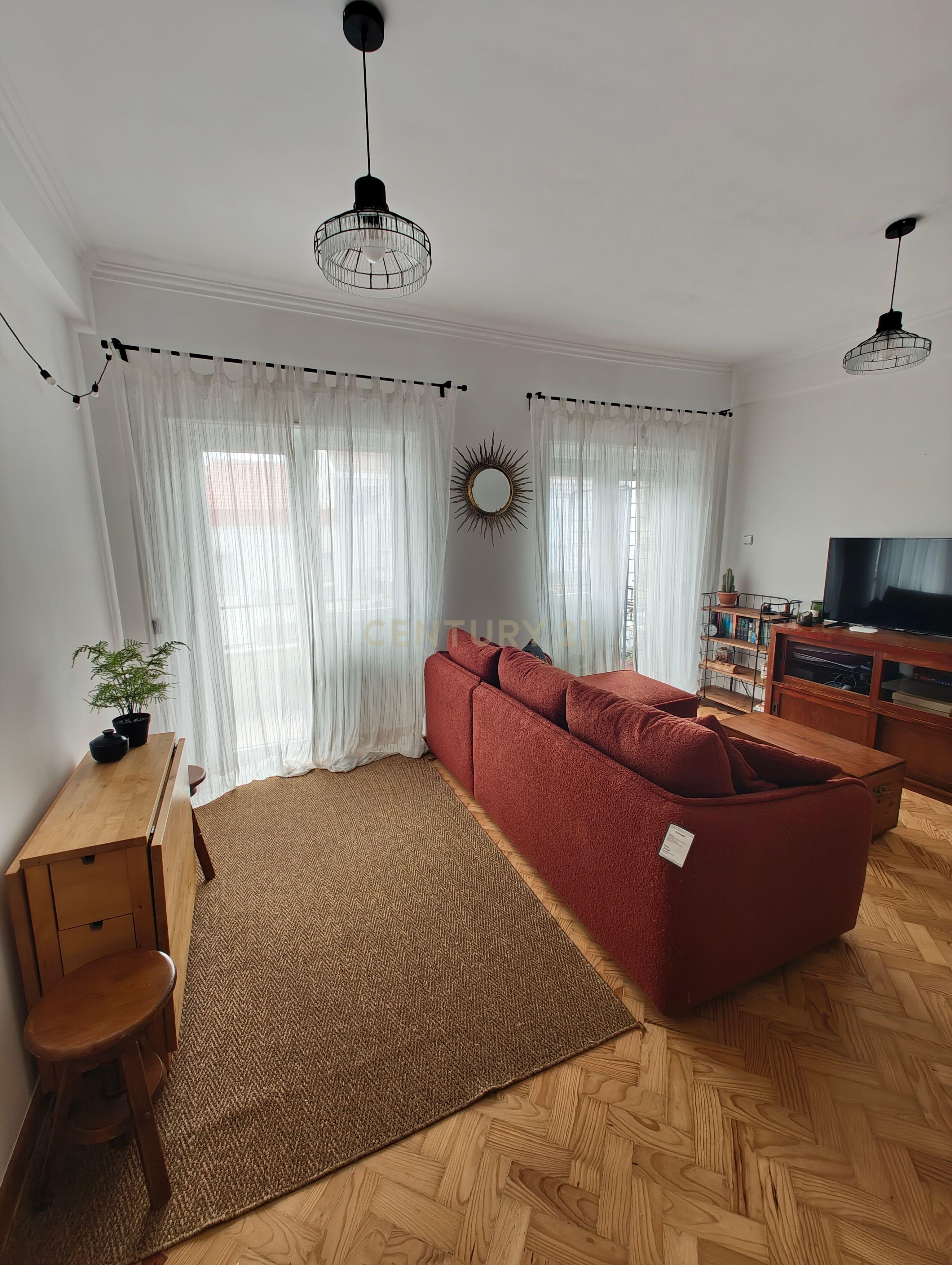 Apartamento duplex T3 + 2 em Queluz - Image 33