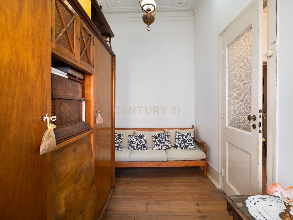 Apartamento T4+2 com logradouro de 187,75 m² na Estrela - Image 12