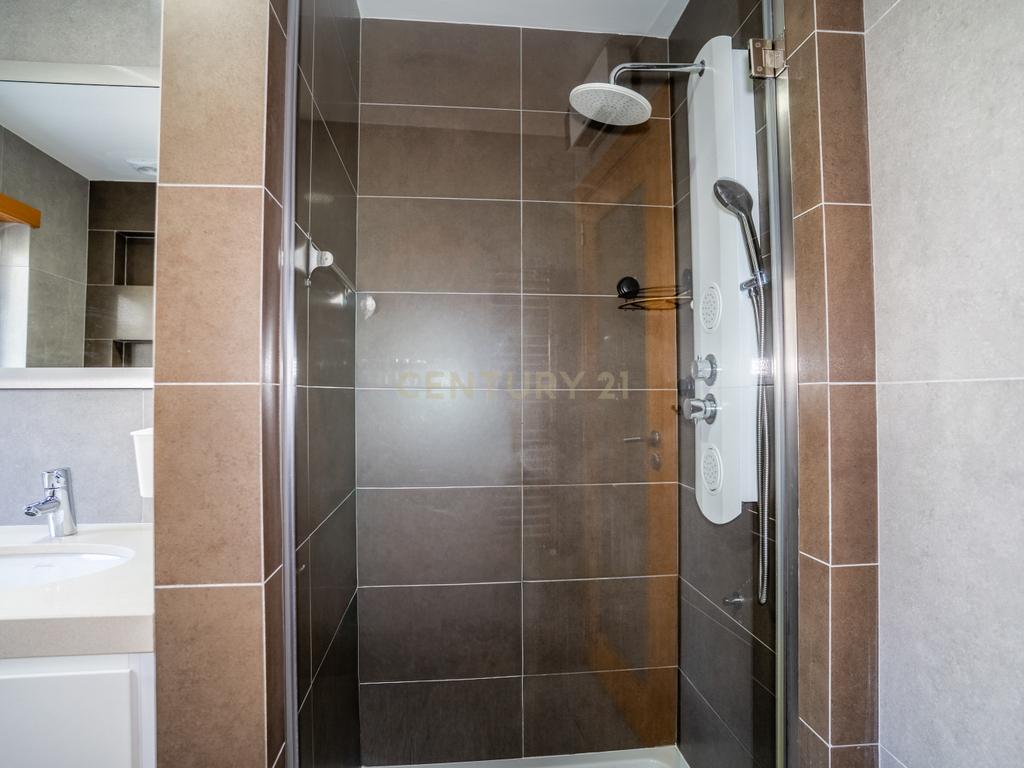 Apartamento T4 Premium com Terraço na Avenida da Independência - Image 48