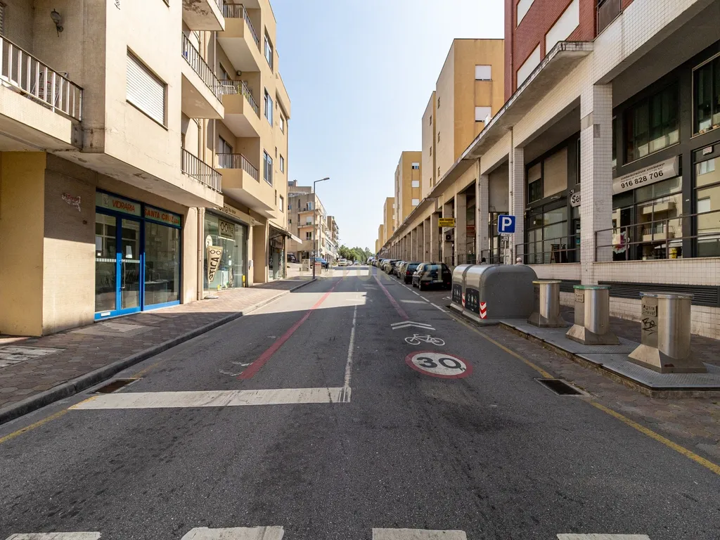 Trespasse de Supermercado junto à Universidade do Minho - Image 16