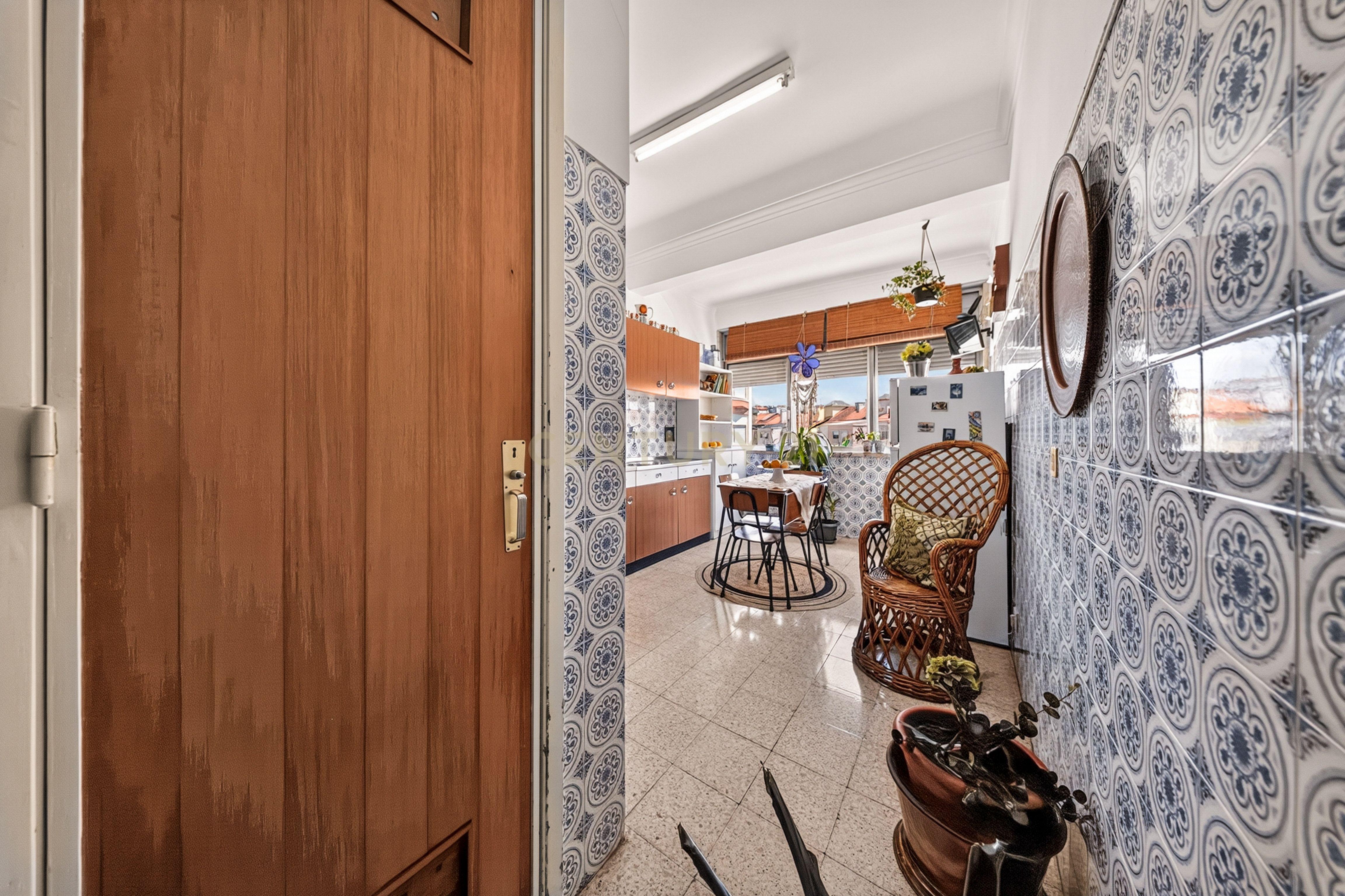 Fotografia 11 de Apartamento T2 com Duas Varandas e Excelente Localização
